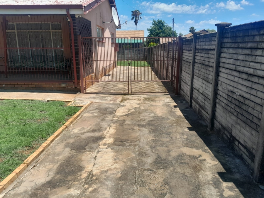 3 Bedroom Property for Sale in Oos Einde North West